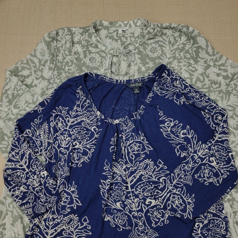 Lucky Brand Lot Of 2 Printed Tops Women's Size Medium Blue Gray Beaded